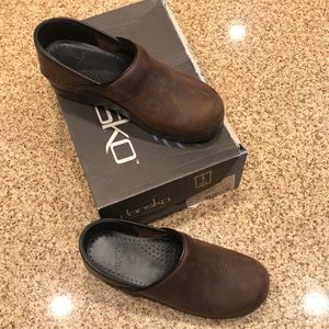 Dansko Antique Brown w/ black bottom size 37